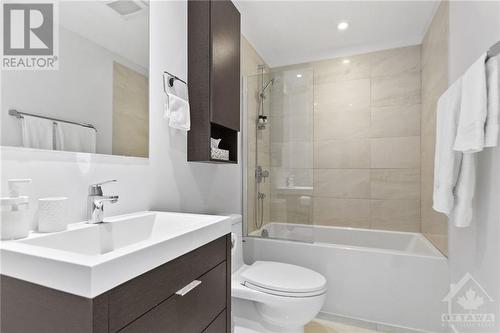 Guest full bathroom (tub/shower) - 20 Daly Avenue Unit#1806, Ottawa, ON - Indoor Photo Showing Bathroom