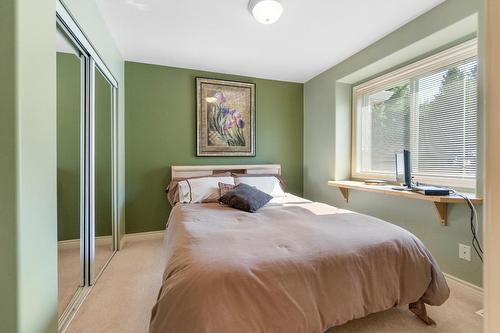 880 Waterloo Road, Castlegar, BC - Indoor Photo Showing Bedroom