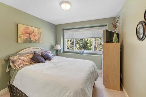 880 Waterloo Road, Castlegar, BC - Indoor Photo Showing Bedroom
