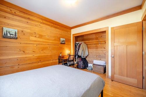 9115 Main Street, Elko, BC - Indoor Photo Showing Bedroom