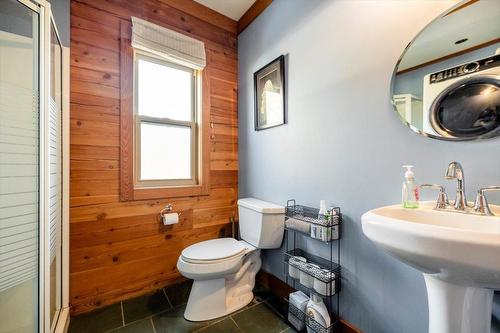 9115 Main Street, Elko, BC - Indoor Photo Showing Bathroom