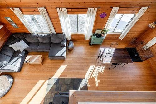 9115 Main Street, Elko, BC - Indoor Photo Showing Living Room