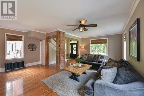15 River Street, Severn, ON - Indoor Photo Showing Living Room