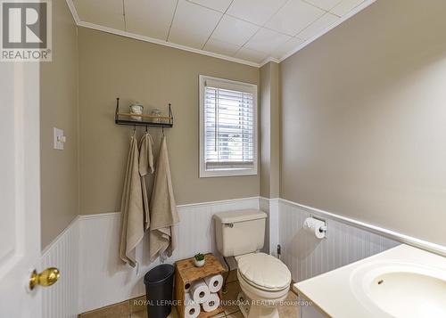 15 River Street, Severn, ON - Indoor Photo Showing Bathroom