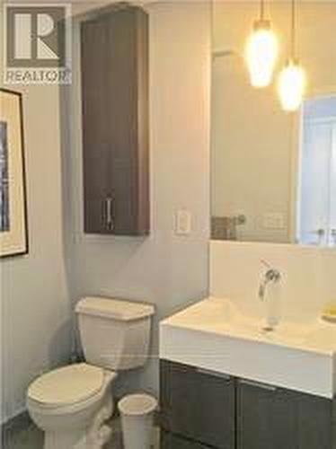 #3210 -110 Charles St E, Toronto, ON - Indoor Photo Showing Bathroom