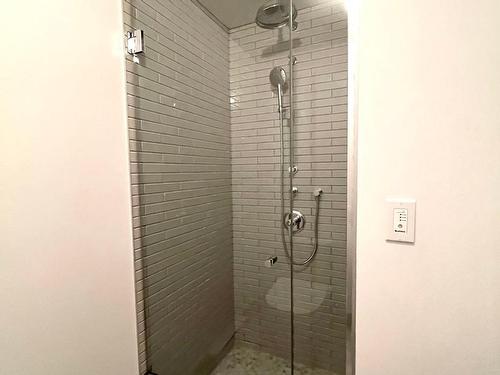 Bathroom - 810-2060 Rue Peel, Montréal (Ville-Marie), QC - Indoor Photo Showing Bathroom