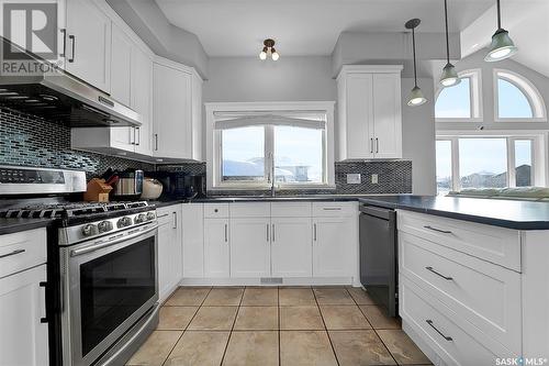 110 Little Bay, Saskatoon, SK - Indoor Photo Showing Kitchen With Upgraded Kitchen