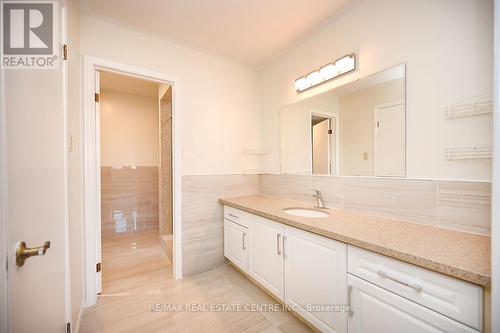 3498 Redmond Rd, Mississauga, ON - Indoor Photo Showing Bathroom