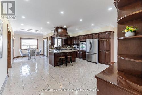 34 Estateview Circle, Brampton, ON - Indoor Photo Showing Kitchen With Upgraded Kitchen