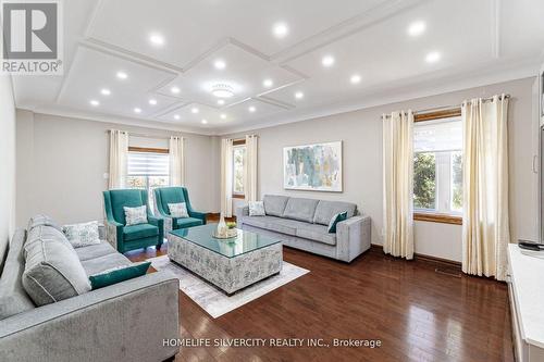 34 Estateview Circle, Brampton, ON - Indoor Photo Showing Living Room