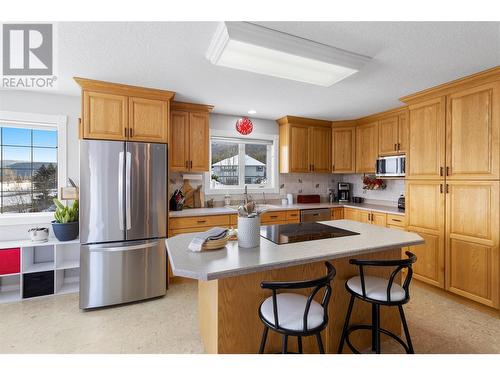 2190 Country Woods Road, Sorrento, BC - Indoor Photo Showing Kitchen