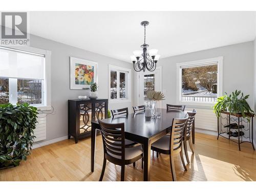 2190 Country Woods Road, Sorrento, BC - Indoor Photo Showing Dining Room