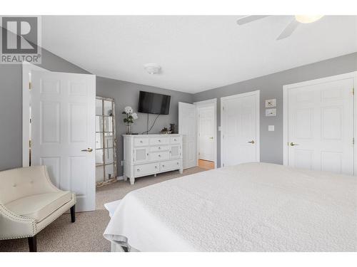 2190 Country Woods Road, Sorrento, BC - Indoor Photo Showing Bedroom