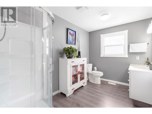 2190 Country Woods Road, Sorrento, BC - Indoor Photo Showing Bathroom