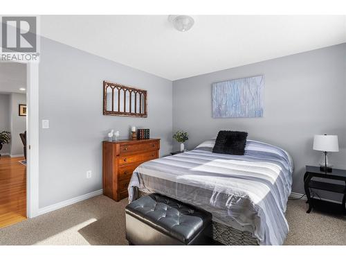 2190 Country Woods Road, Sorrento, BC - Indoor Photo Showing Bedroom