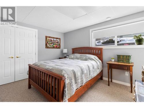 2190 Country Woods Road, Sorrento, BC - Indoor Photo Showing Bedroom