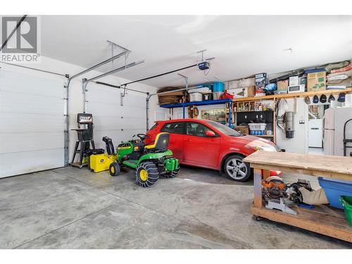 2190 Country Woods Road, Sorrento, BC - Indoor Photo Showing Garage
