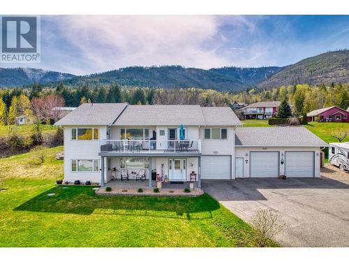 2190 Country Woods Road, Sorrento, BC - Outdoor