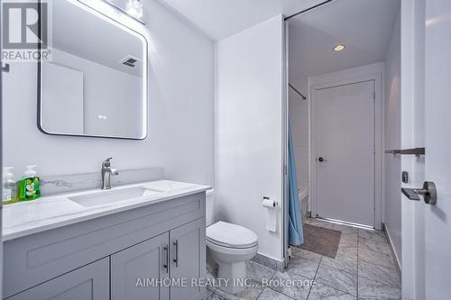 #605 -33 Charles St E, Toronto, ON - Indoor Photo Showing Bathroom