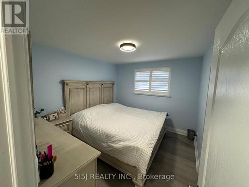 58 Collins Cres, Aurora, ON - Indoor Photo Showing Bedroom