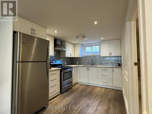58 Collins Cres, Aurora, ON - Indoor Photo Showing Kitchen With Upgraded Kitchen