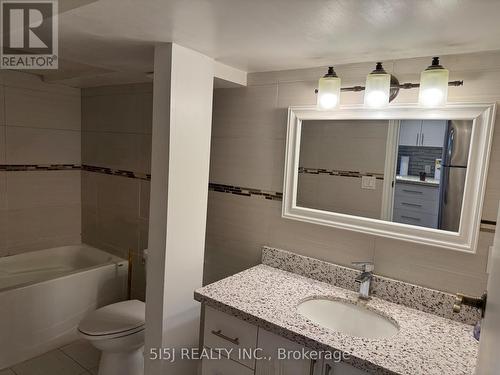 58 Collins Cres, Aurora, ON - Indoor Photo Showing Bathroom
