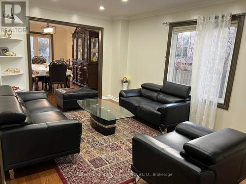 515 Grove Street E, Barrie (Grove East), ON - Indoor Photo Showing Living Room