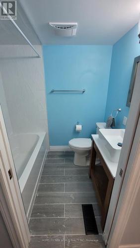 90 High St, Georgina, ON - Indoor Photo Showing Bathroom