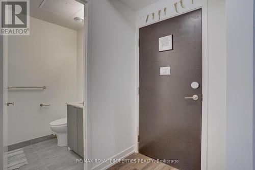 117-B - 3 Rosewater Street, Richmond Hill, ON - Indoor Photo Showing Bathroom