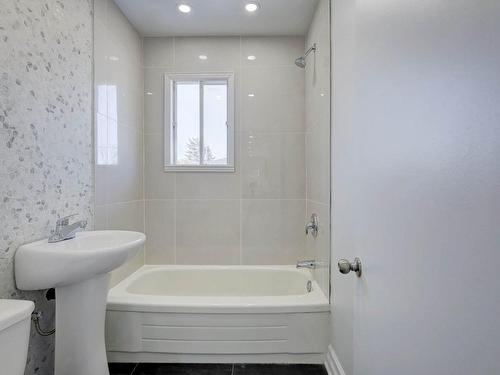 Salle de bains - 10 Rue Savary, Laval (Auteuil), QC - Indoor Photo Showing Bathroom