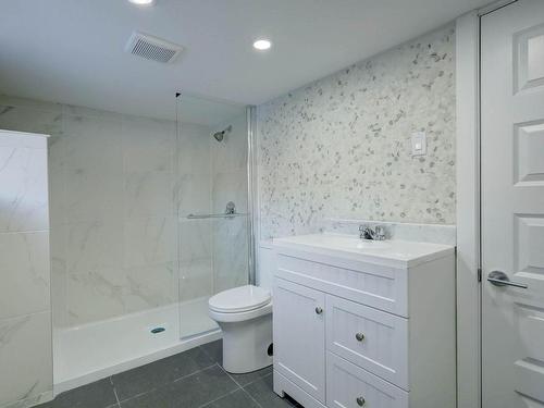 Salle de bains - 10 Rue Savary, Laval (Auteuil), QC - Indoor Photo Showing Bathroom
