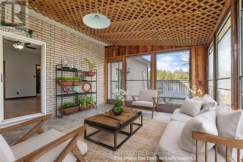1792 Heights Road, Kawartha Lakes, ON - Indoor Photo Showing Living Room