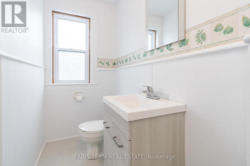 523 Elizabeth St, Midland, ON - Indoor Photo Showing Bathroom