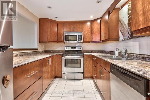 #407 -100 Bronte Rd, Oakville, ON - Indoor Photo Showing Kitchen With Double Sink