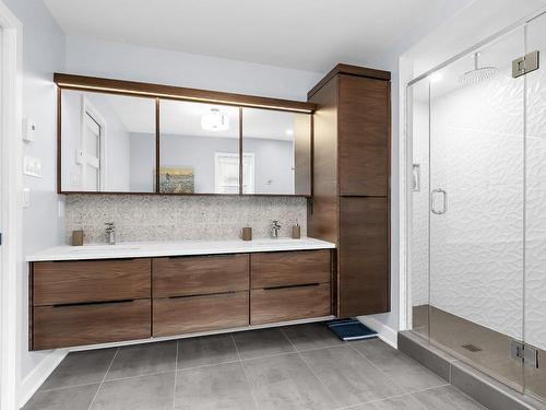 Bathroom - 9270 Rue De Limoilou, Montréal (Mercier/Hochelaga-Maisonneuve), QC - Indoor Photo Showing Bathroom