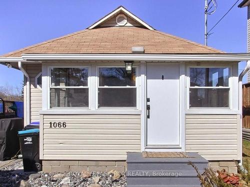 1066 Wood St, Innisfil, ON - Outdoor With Exterior