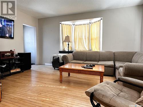 1341 96Th Street, North Battleford, SK - Indoor Photo Showing Living Room