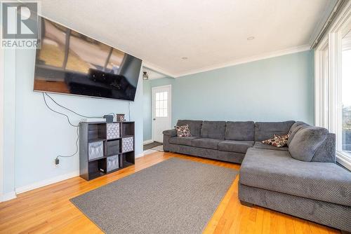 657 Leach Street, Pembroke, ON - Indoor Photo Showing Living Room