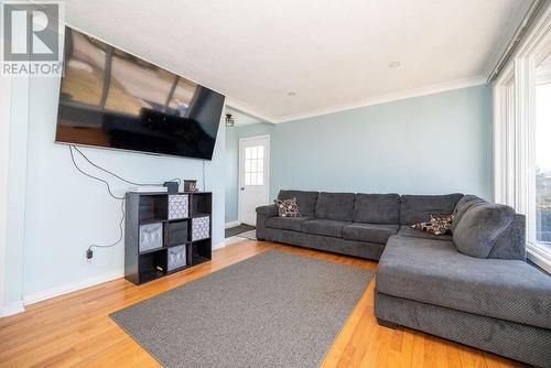 657 Leach Street, Pembroke, ON - Indoor Photo Showing Living Room