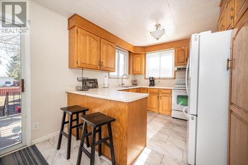 657 Leach Street, Pembroke, ON - Indoor Photo Showing Kitchen