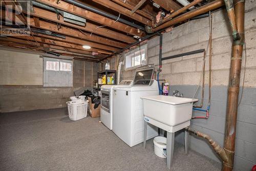 657 Leach Street, Pembroke, ON - Indoor Photo Showing Laundry Room