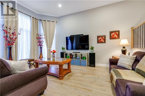 256 Gillis Avenue, Cornwall, ON - Indoor Photo Showing Living Room