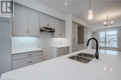 271 Grey Silo Road Unit# 39, Waterloo, ON - Indoor Photo Showing Kitchen With Double Sink