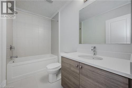 271 Grey Silo Road Unit# 39, Waterloo, ON - Indoor Photo Showing Bathroom