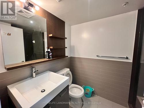 513 - 295 Adelaide Street W, Toronto, ON - Indoor Photo Showing Bathroom