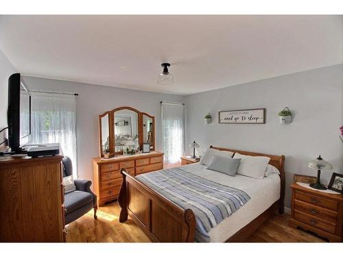Bedroom - 113 Ch. Des Lilas, Caplan, QC - Indoor Photo Showing Bedroom