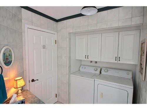 Bathroom - 113 Ch. Des Lilas, Caplan, QC - Indoor Photo Showing Laundry Room