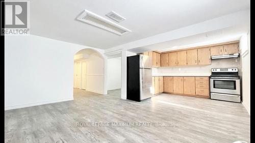 102 Navenby Crescent, Toronto, ON - Indoor Photo Showing Kitchen