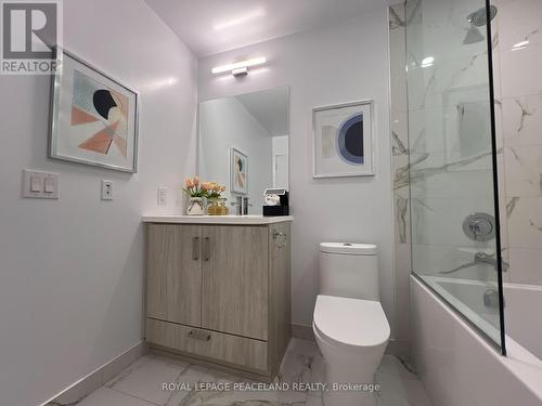 817 - 10 Honeycrisp Crescent, Vaughan, ON - Indoor Photo Showing Bathroom