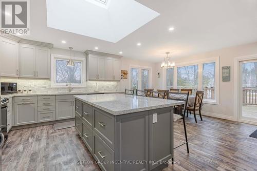 5617 7 Line N, Oro-Medonte, ON - Indoor Photo Showing Kitchen With Upgraded Kitchen